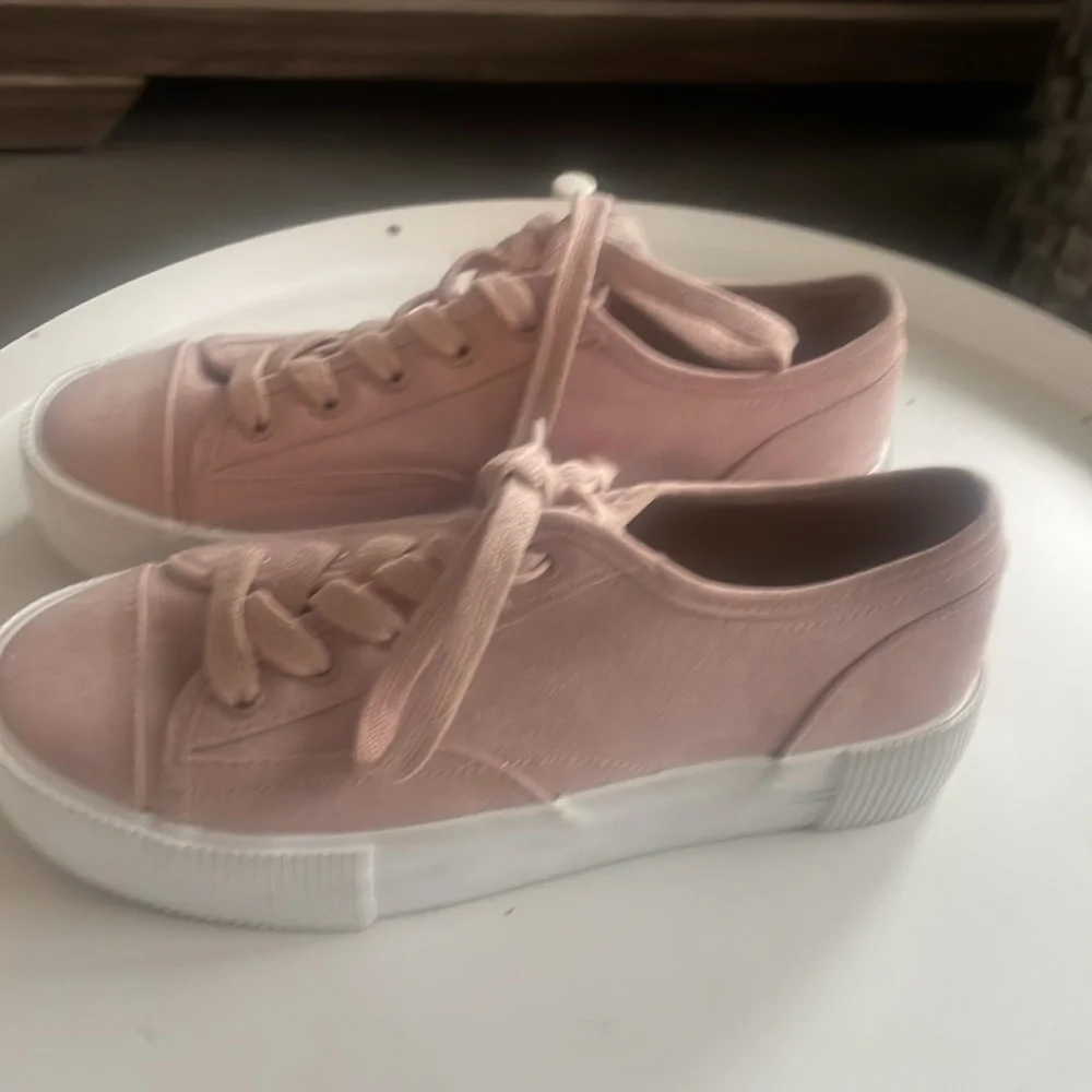 H &M by Divided NWOT Platform Sneakers - Picture 3 of 17